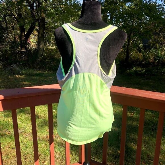 Old Navy Ladies razor activeback tank top, XL - Picture 4 of 8